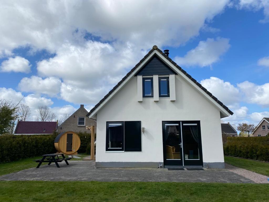 The Frisian Beach House Met Scandinavische Barrel Sauna Villa Tzummarum Eksteriør billede